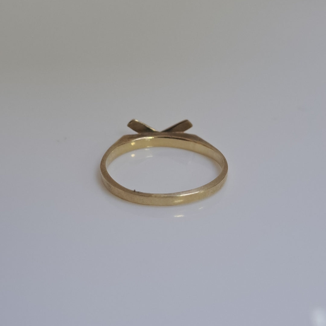 ANILLO DE GRADUACIÓN ORO 10 K 1.3 GRMS (SEMINUEVO)