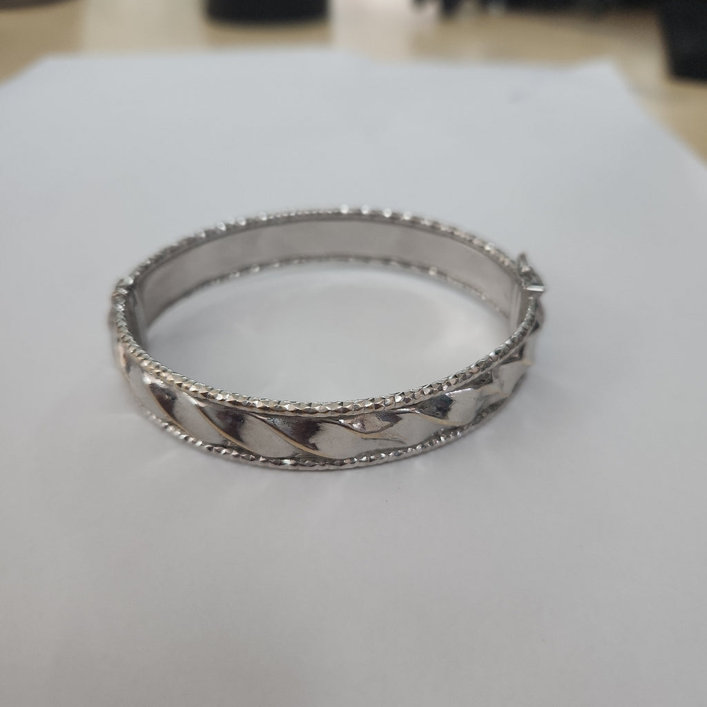 PULSERA RIGIDA ORO BLANCO 14 K 13.6 GRMS (SEMINUEVO)