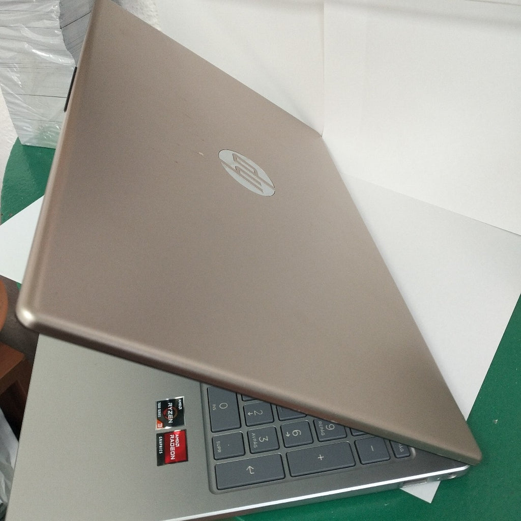 LAPTOP HP 15-FC0068LA (2024) 512 GB SSD 8 GB RAM (SEMINUEVO)