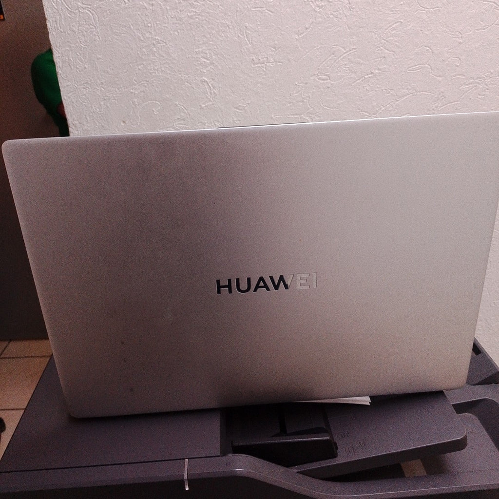 LAPTOP HUAWEI MATEBOOK D16 MCLF-X (2024) 1 TB SSD 16 GB RAM (SEMINUEVO)