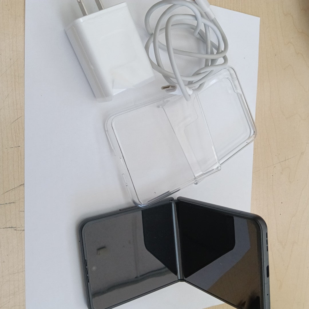 CELULAR NUBIA FLIP 2 NX732J (2025) 512 GB 12 GB RAM (SEMINUEVO)