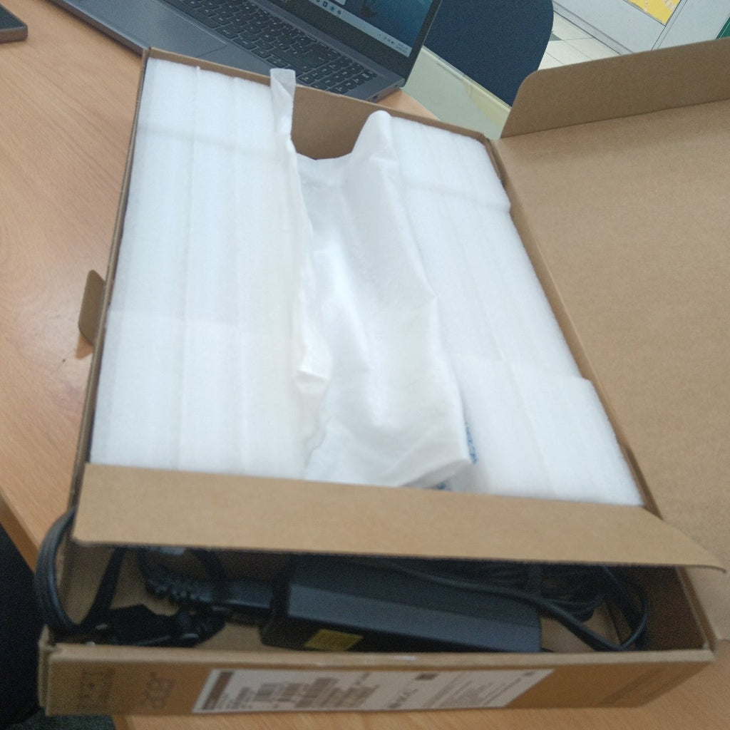LAPTOP ACER ASPIRE 5 A515-57-52AT (2023) 512 GB SSD 8 GB RAM (SEMINUEVO)