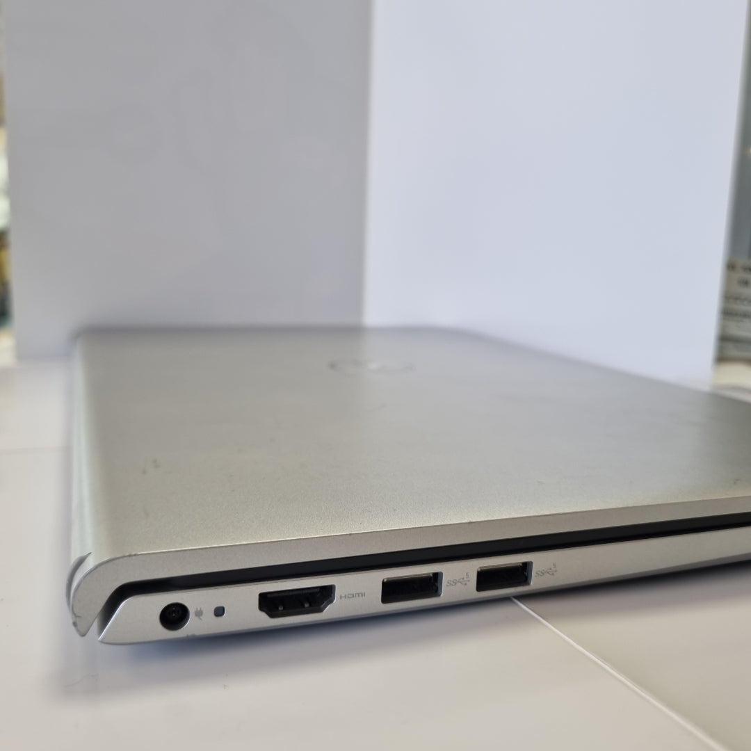 LAPTOP DELL INSPIRON 15 3520 (2024) 512 GB SSD 16 GB RAM (SEMINUEVO)