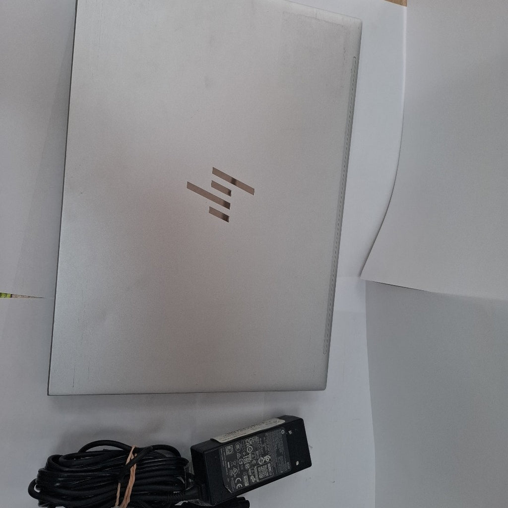 LAPTOP HP ELITEBOOK 840 G10 (2024) 512 GB SSD 16 GB RAM (SEMINUEVO)
