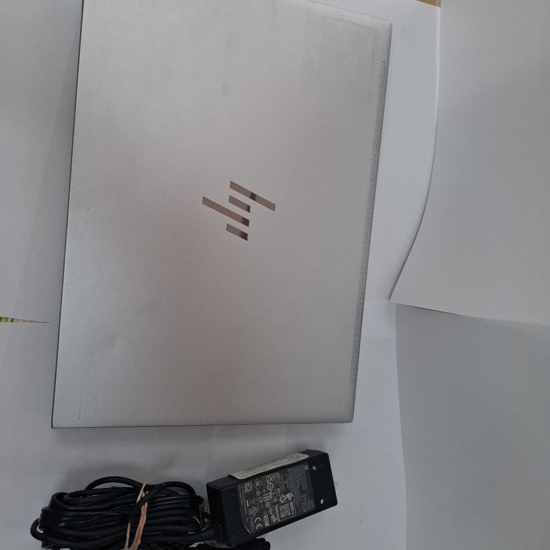 LAPTOP HP ELITEBOOK 840 G10 (2024) 512 GB SSD 16 GB RAM (SEMINUEVO)