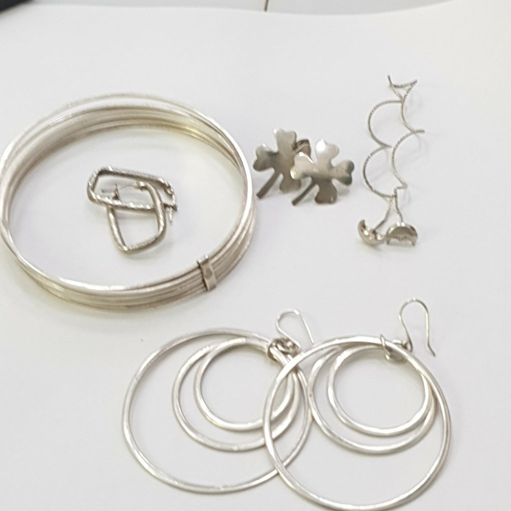 ANILLITO, ANILLO, ARETES PAR, CADENA, CRUCIFIJO, CRUZ, DIJE, PULSERA PLATA 186.1 GRMS (SEMINUEVO)