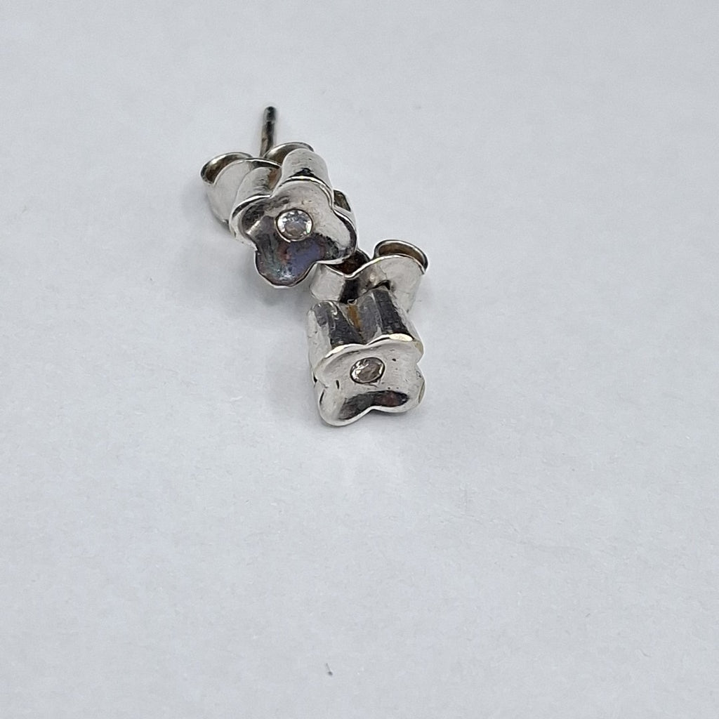 BROQUELES PAR ORO, ORO BLANCO 14 K 1.7 GRMS (SEMINUEVO)