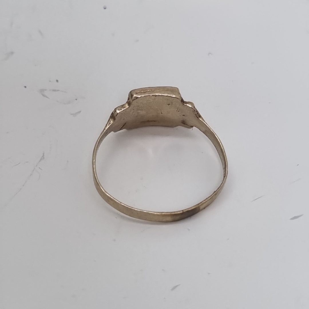 ANILLO DE GRADUACIÓN ORO 10 K 0.9 GRMS (SEMINUEVO)