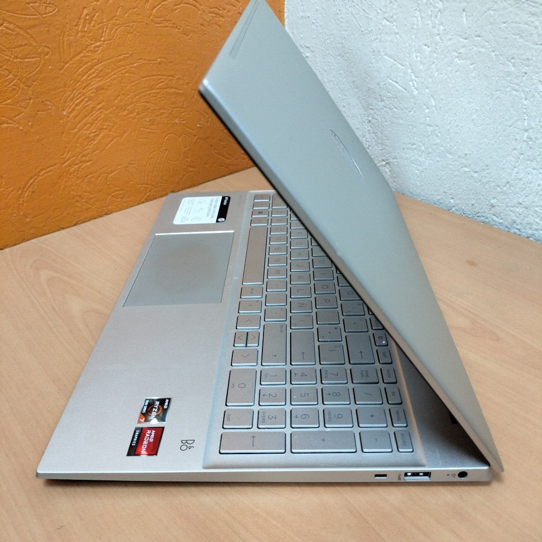 LAPTOP HP PAVILION 15-EH3000LA (2023) 512 GB SSD 16 GB RAM (SEMINUEVO)