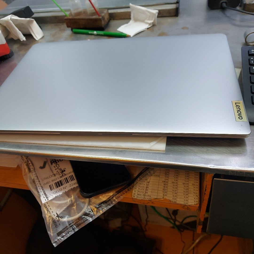 LAPTOP LENOVO IDEAPAD 1 15IGL7 (2024) 256 GB SSD 8 GB RAM (SEMINUEVO)