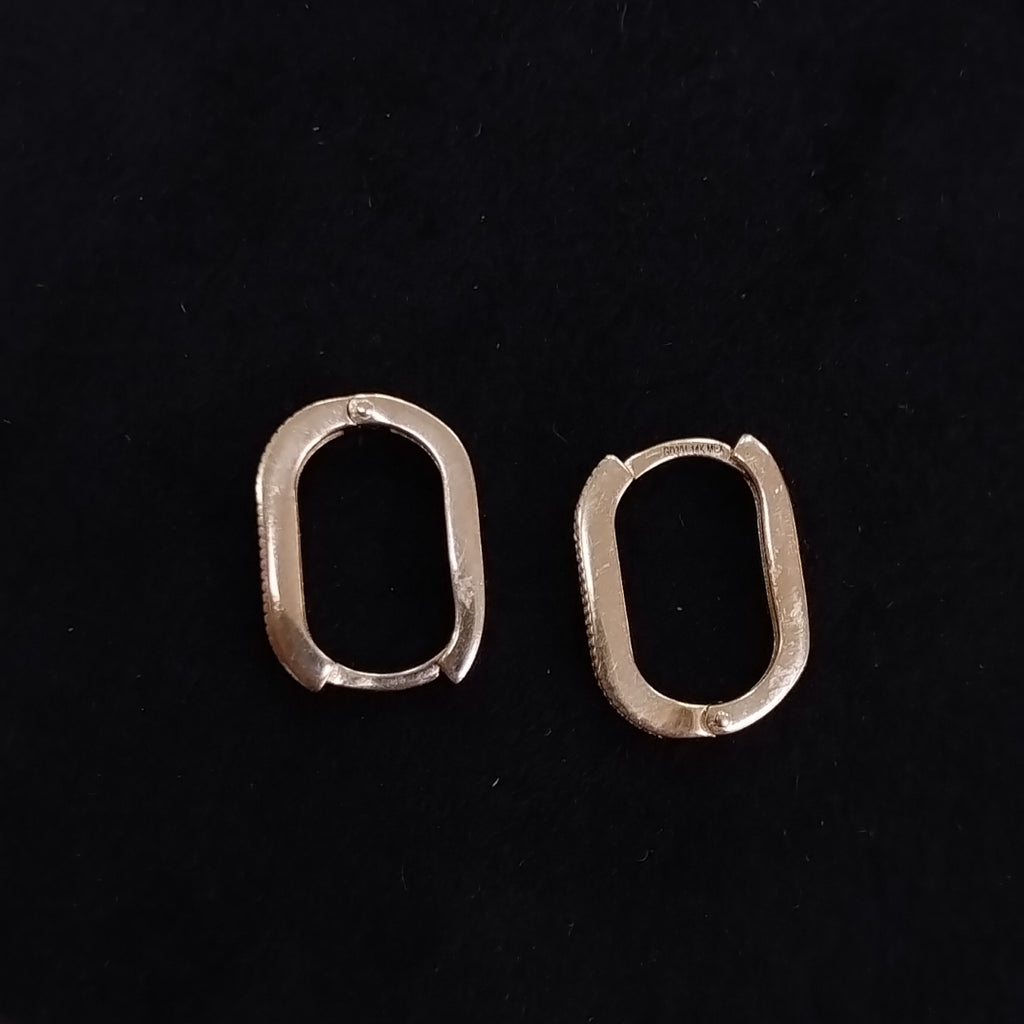 ARETES HUGGIES OVALADA C CIRCONIAS 14K 2.3 GR (NUEVO)