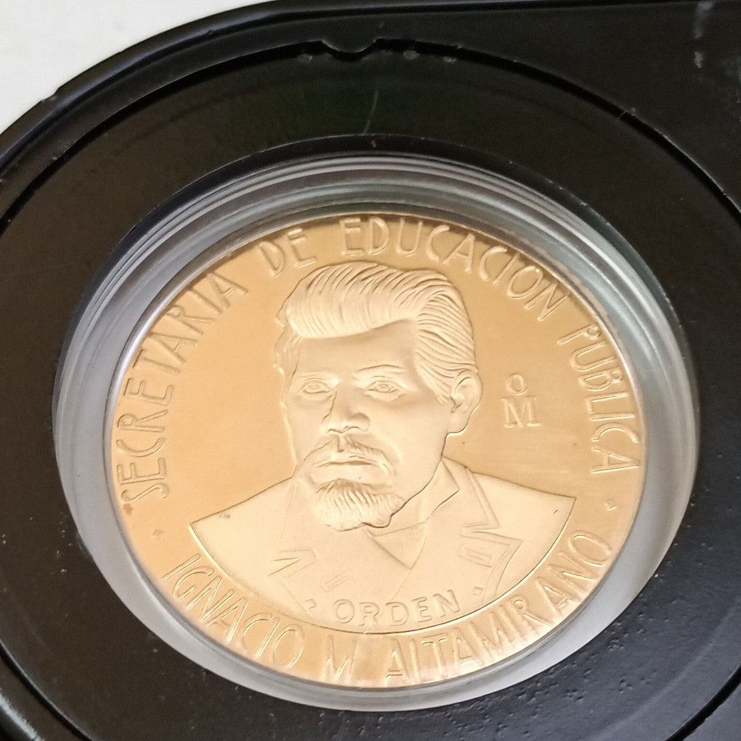 MEDALLA CONMEMORATIVA ORO 21 K 42 GRMS (SEMINUEVO)