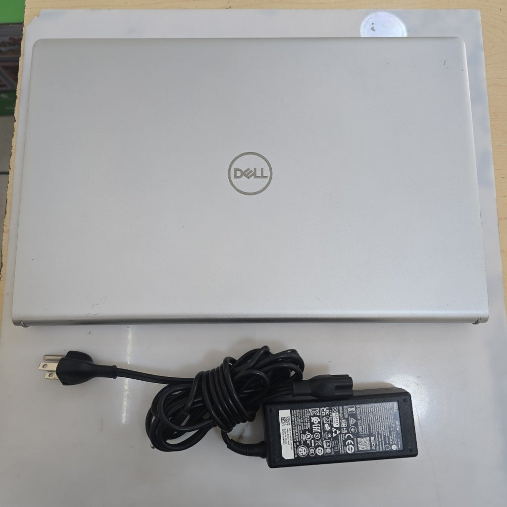 LAPTOP DELL INSPIRON 15 3520 (2024) 512 GB SSD 16 GB RAM (SEMINUEVO)