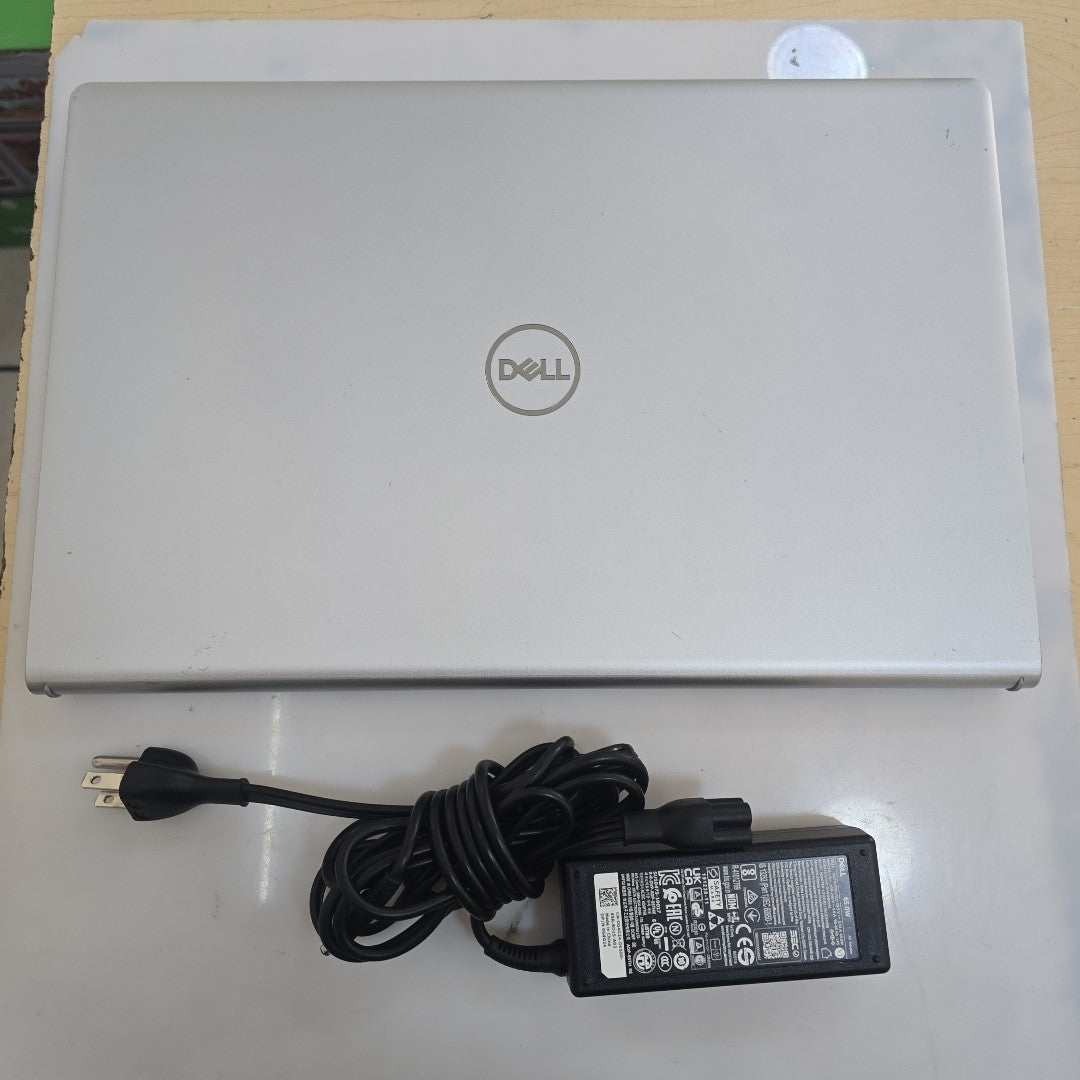 LAPTOP DELL INSPIRON 15 3520 (2024) 512 GB SSD 16 GB RAM (SEMINUEVO)