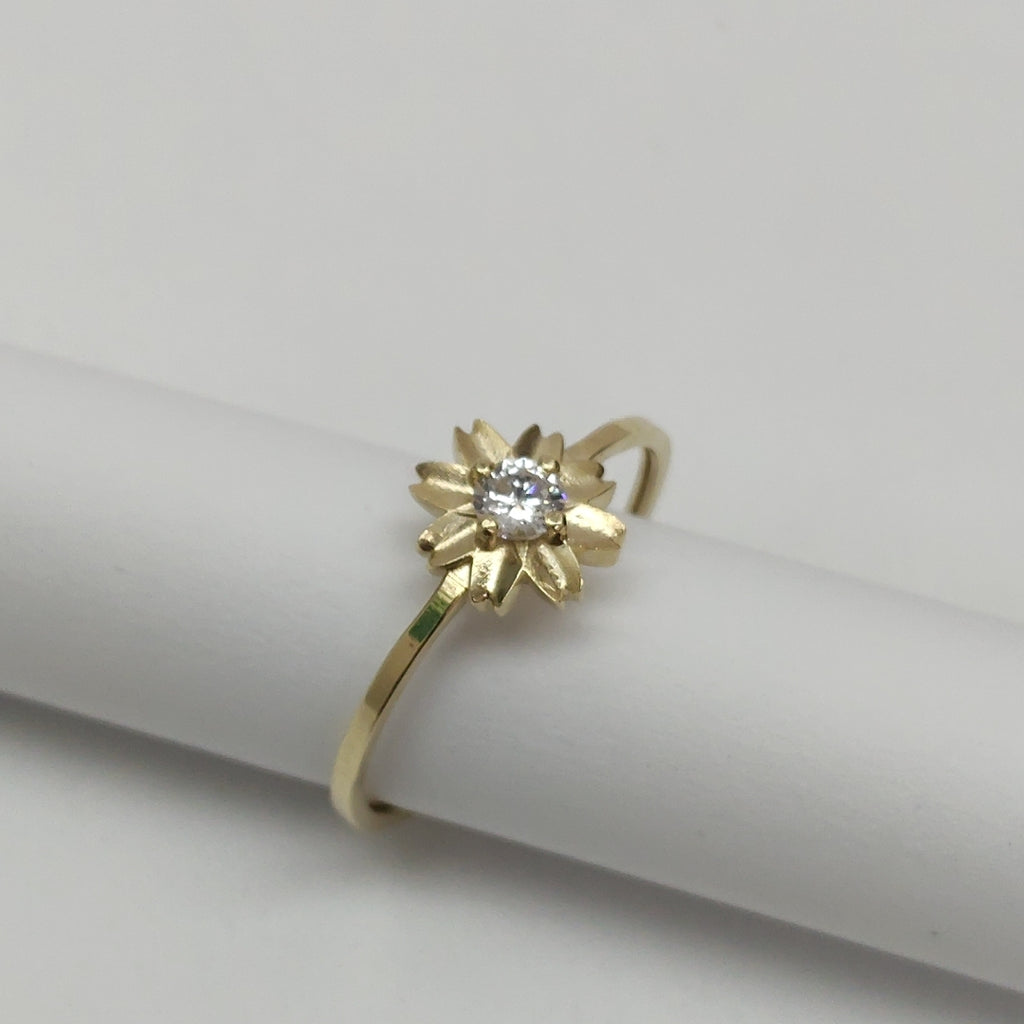 ANILLOS FLOR Y CIRCONIA 14K TALLA 8 1.1 GR (NUEVO)