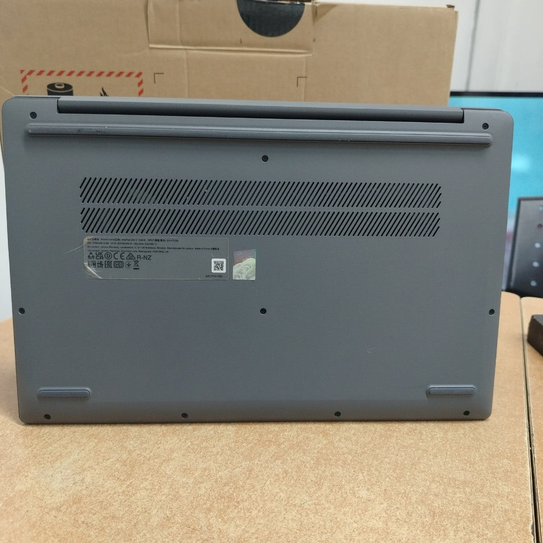 LAPTOP LENOVO IDEAPAD SLIM 3 15IAH8 (2024) 512 GB SSD 8 GB RAM