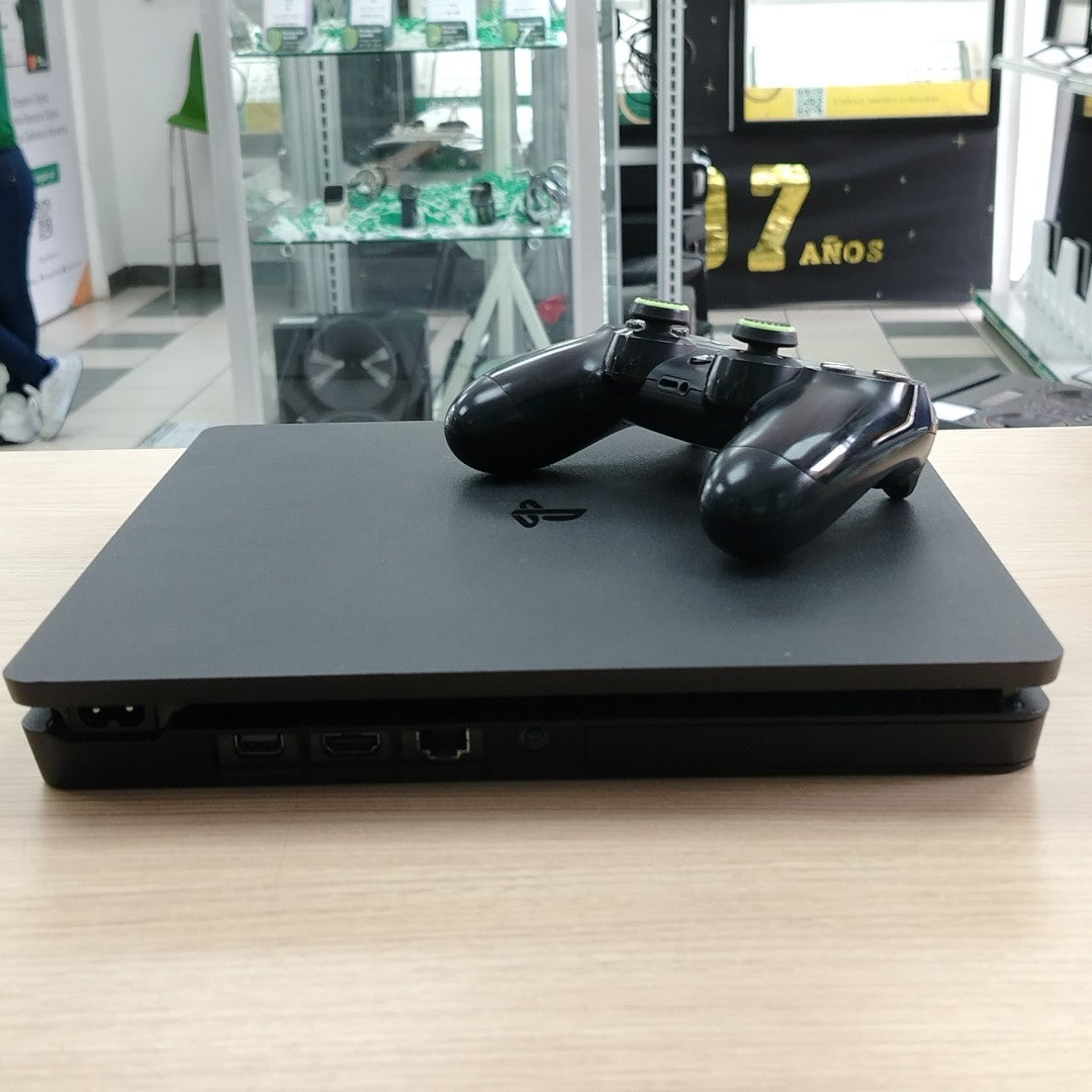 CONSOLA DE VIDEOJUEGO SONY PS4 SLIM 1 TB (SEMINUEVO)
