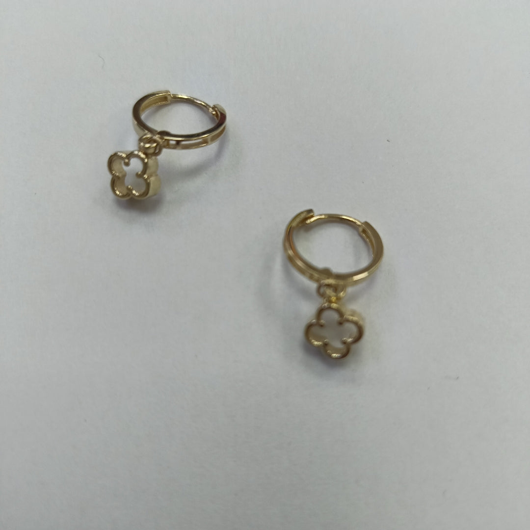 ARETES ARRACADAS CON DIJE 14K 2.3 GR (NUEVO)