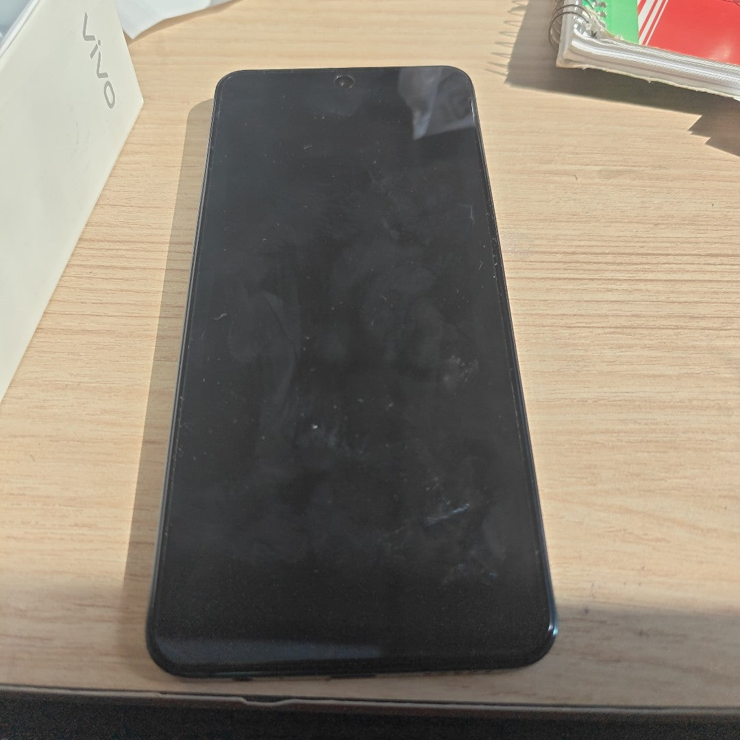 CELULAR VIVO Y28 V2352 256 GB 8 GB RAM (SEMINUEVO)