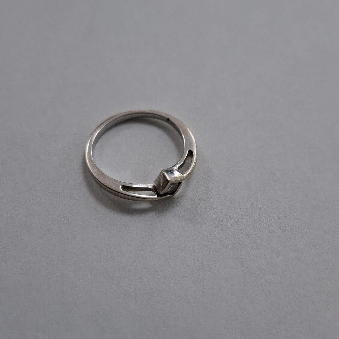 ANILLITO ORO, ORO BLANCO 14 K 2.2 GRMS (SEMINUEVO)