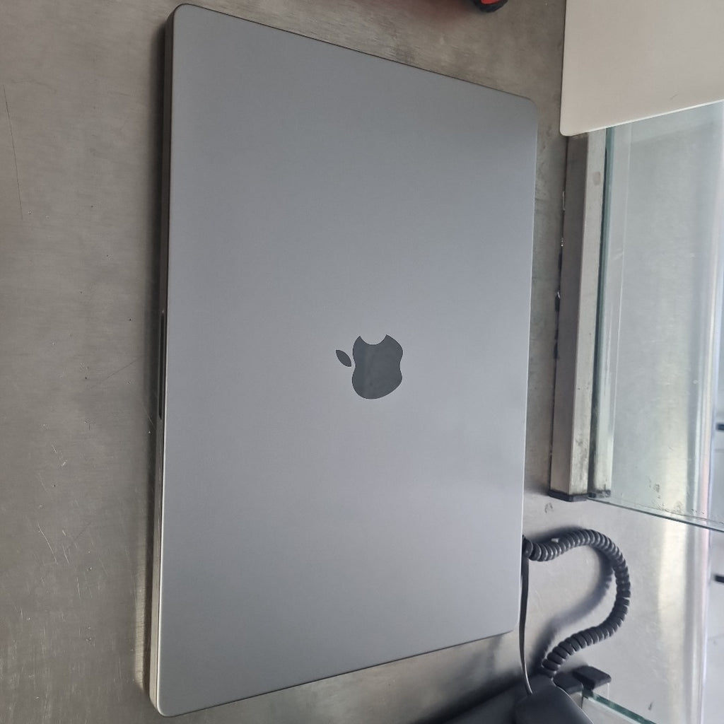 LAPTOP APPLE MACBOOK PRO 16" 2021 3.2 A2485 (10 CPU / 16 GPU) 1 TB SSD 16 GB RAM (SEMINUEVO)