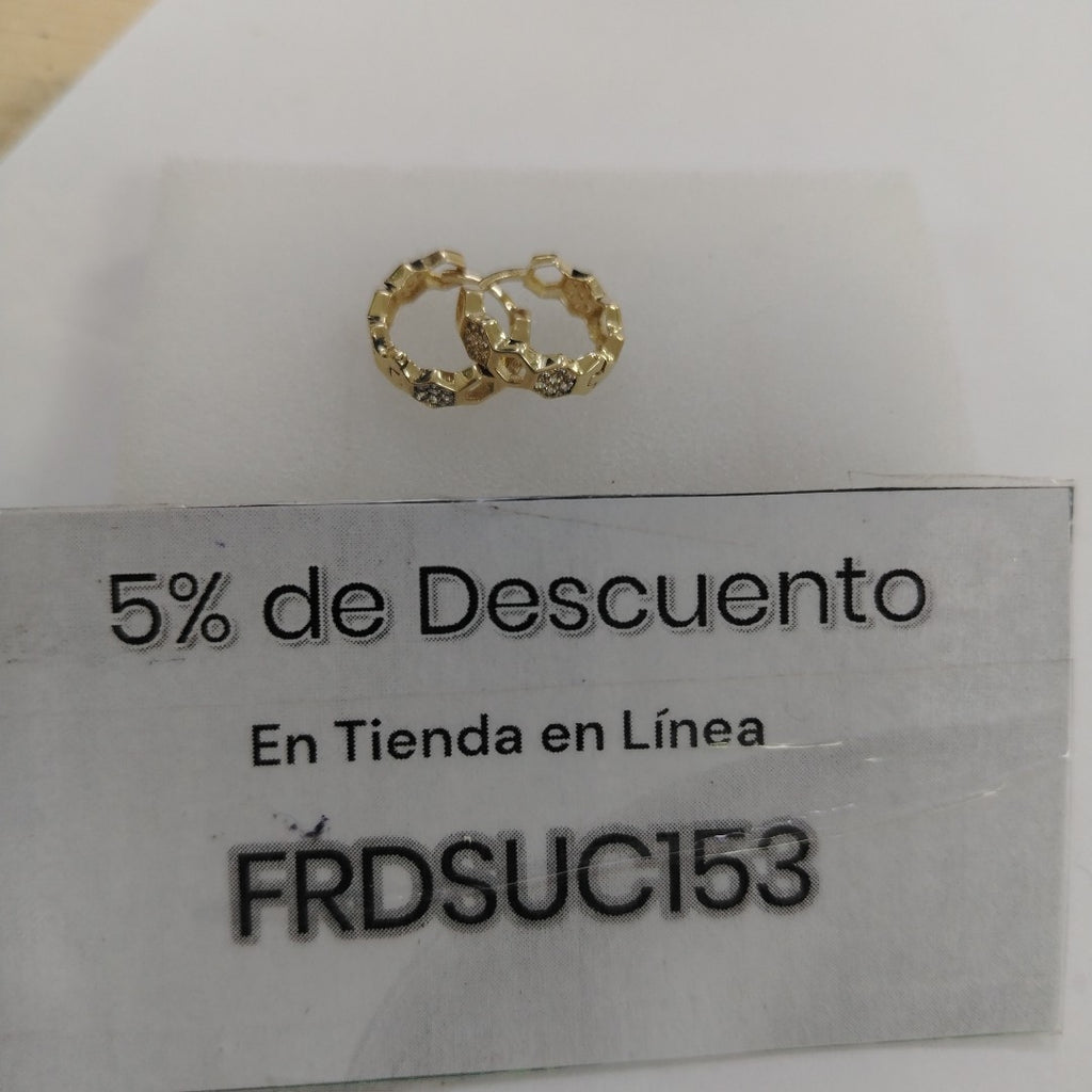ARETES HUGGIES HEXAGONALES C CIRCONIAS 14K 2.6 GR (NUEVO)
