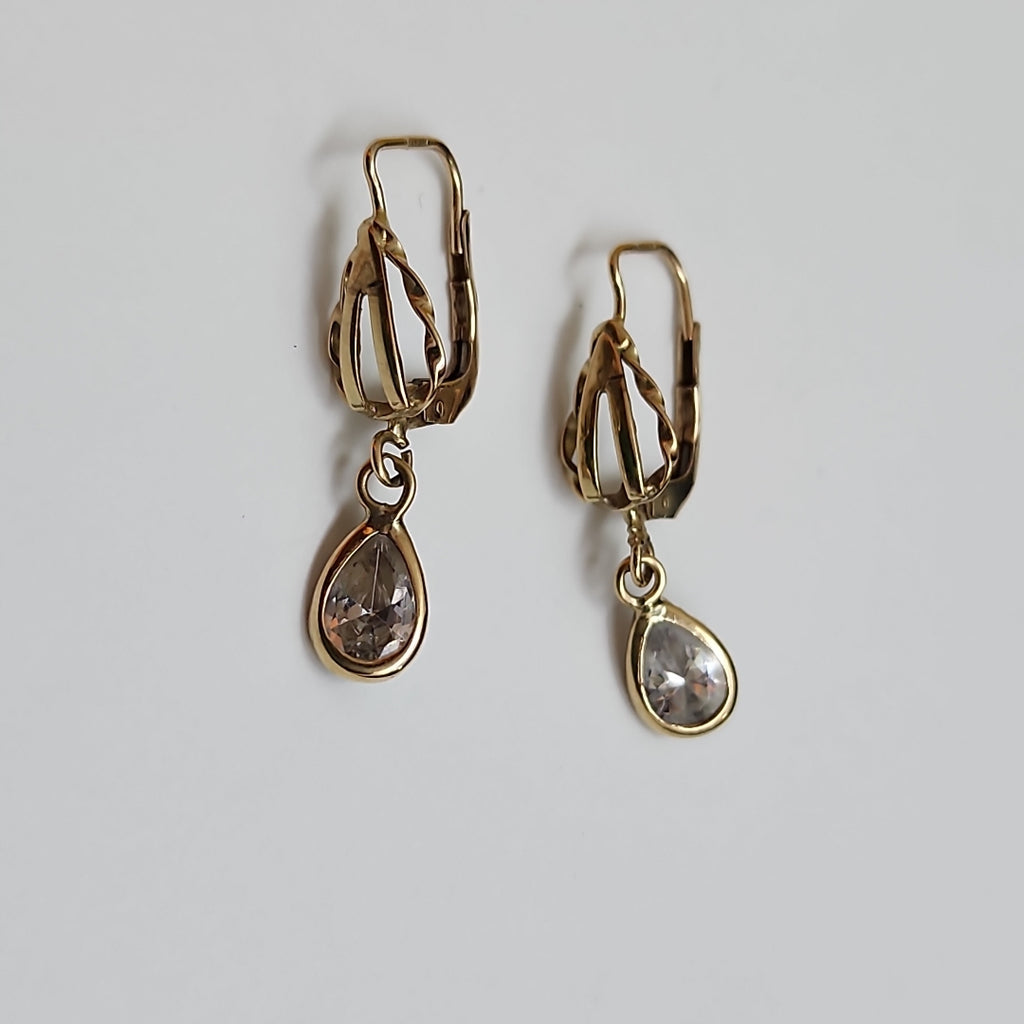 ARETES PAR ORO 8 K 1.8 GRMS (SEMINUEVO)