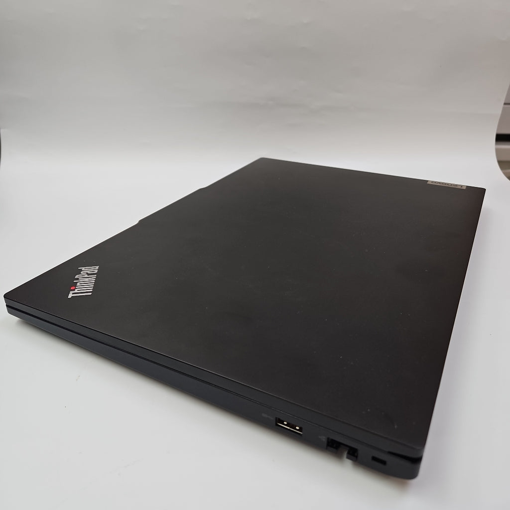 LAPTOP LENOVO THINKPAD E16 GEN 1 (2024) 256 GB SSD 16 GB RAM (SEMINUEVO)