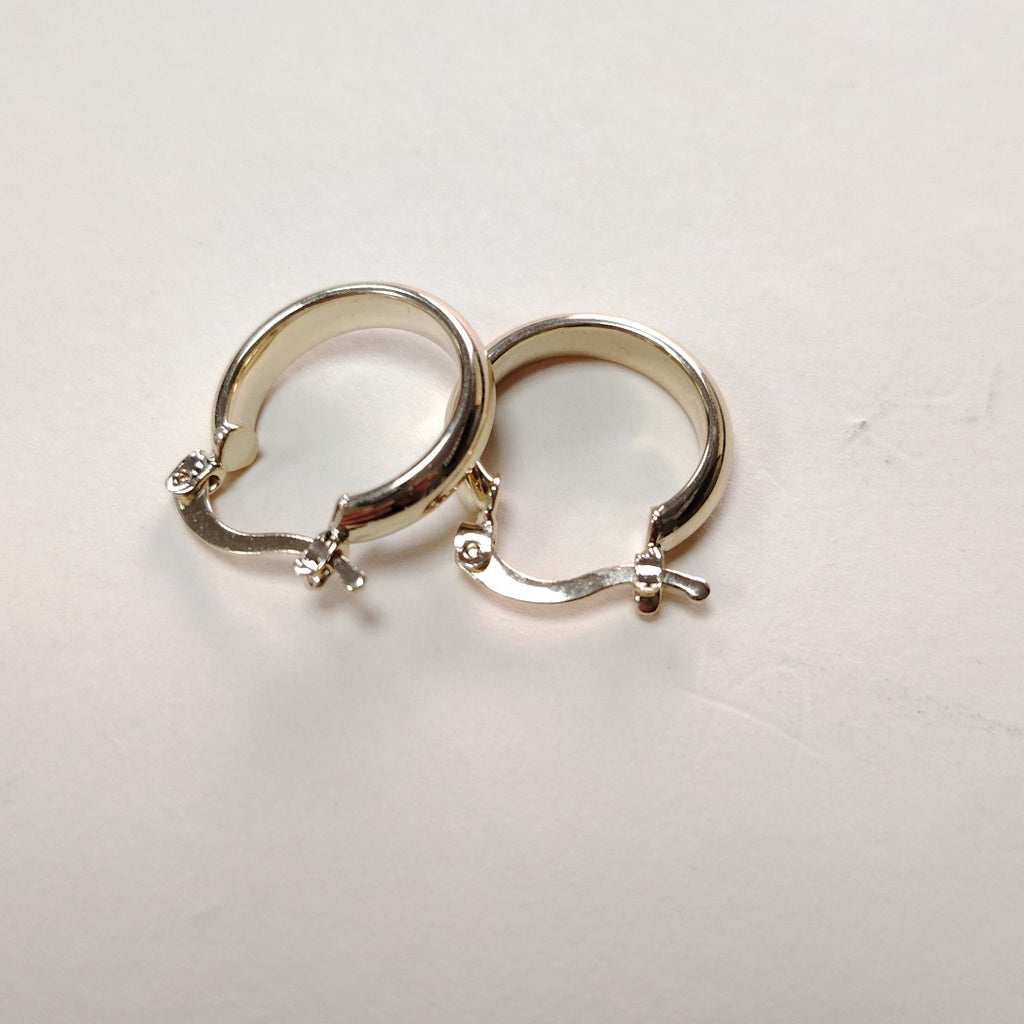 ARETES ARRACADA LISA 14K 1.7 GR (NUEVO)