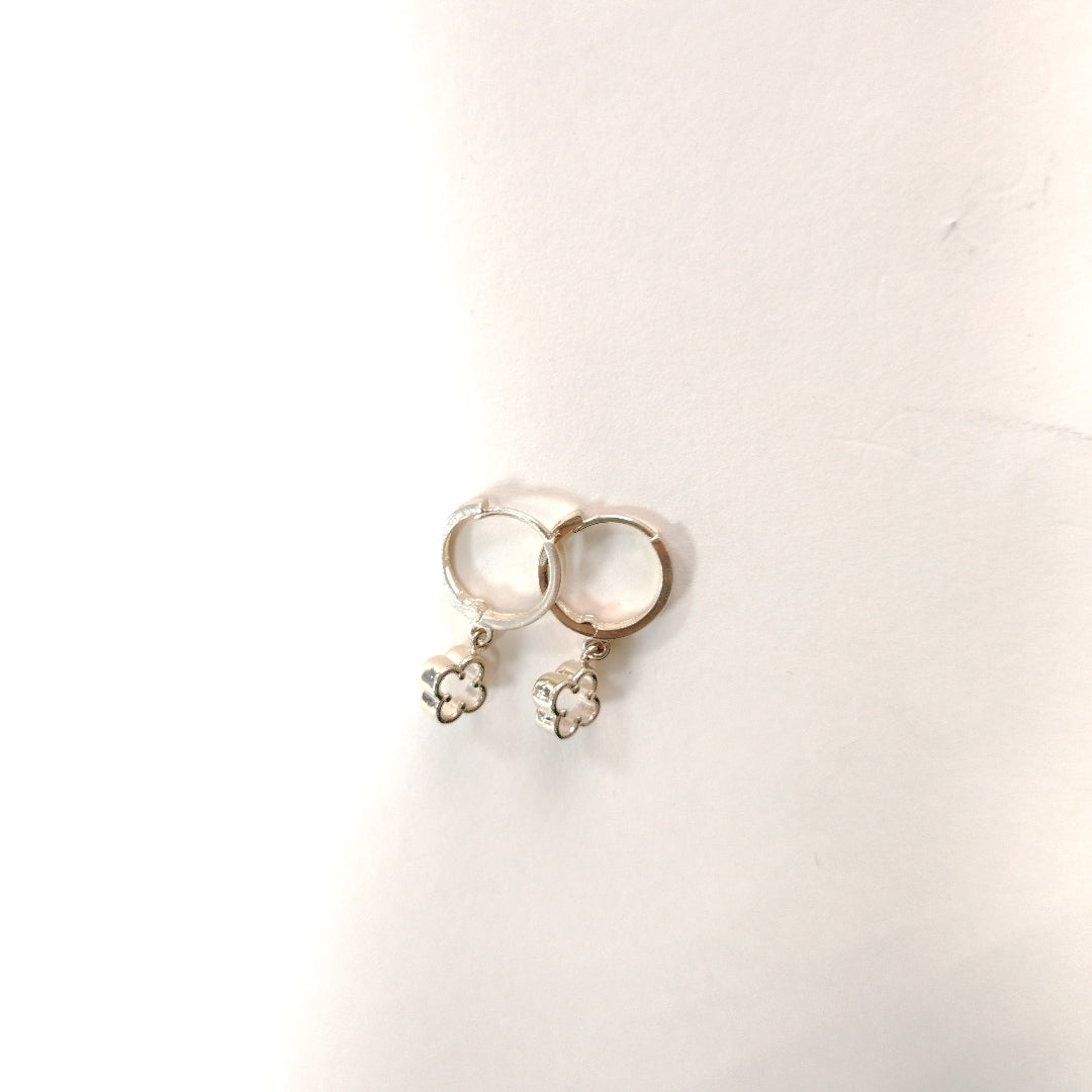 ARETES ARRACADAS CON DIJE 14K 2.4 GR (NUEVO)