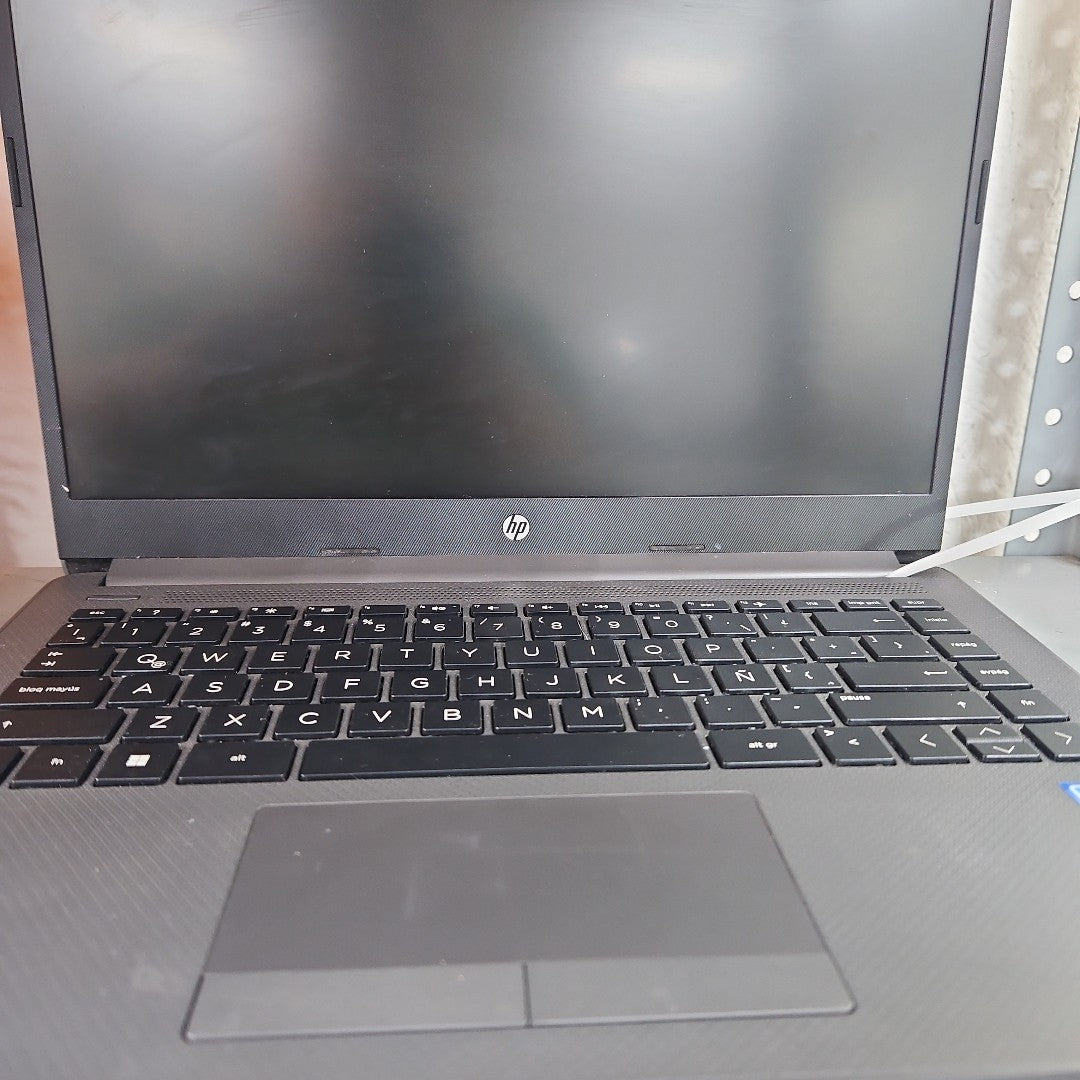 LAPTOP HP 240 G8 (2023) 512 GB SSD 8 GB RAM (SEMINUEVO)