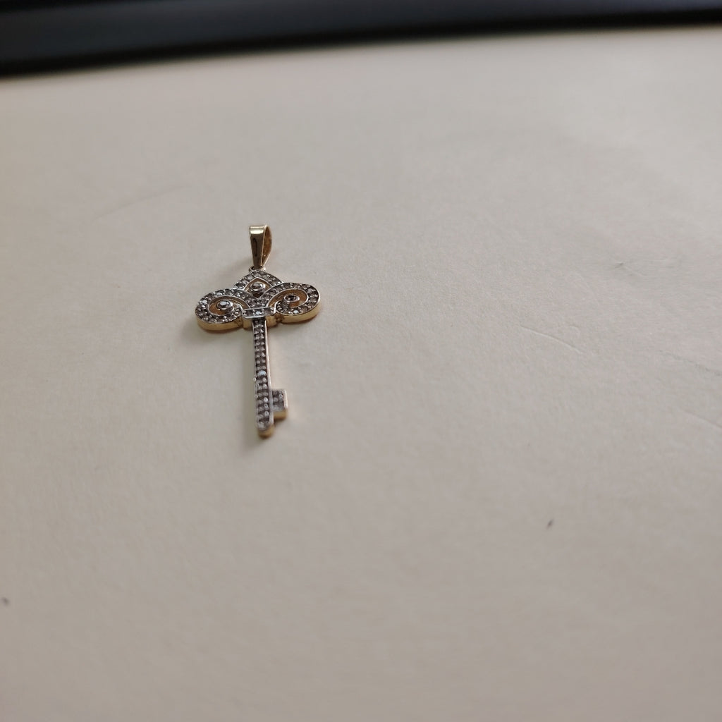 DIJE LLAVE C CIRCONIAS 14K 1.6 GR (NUEVO)