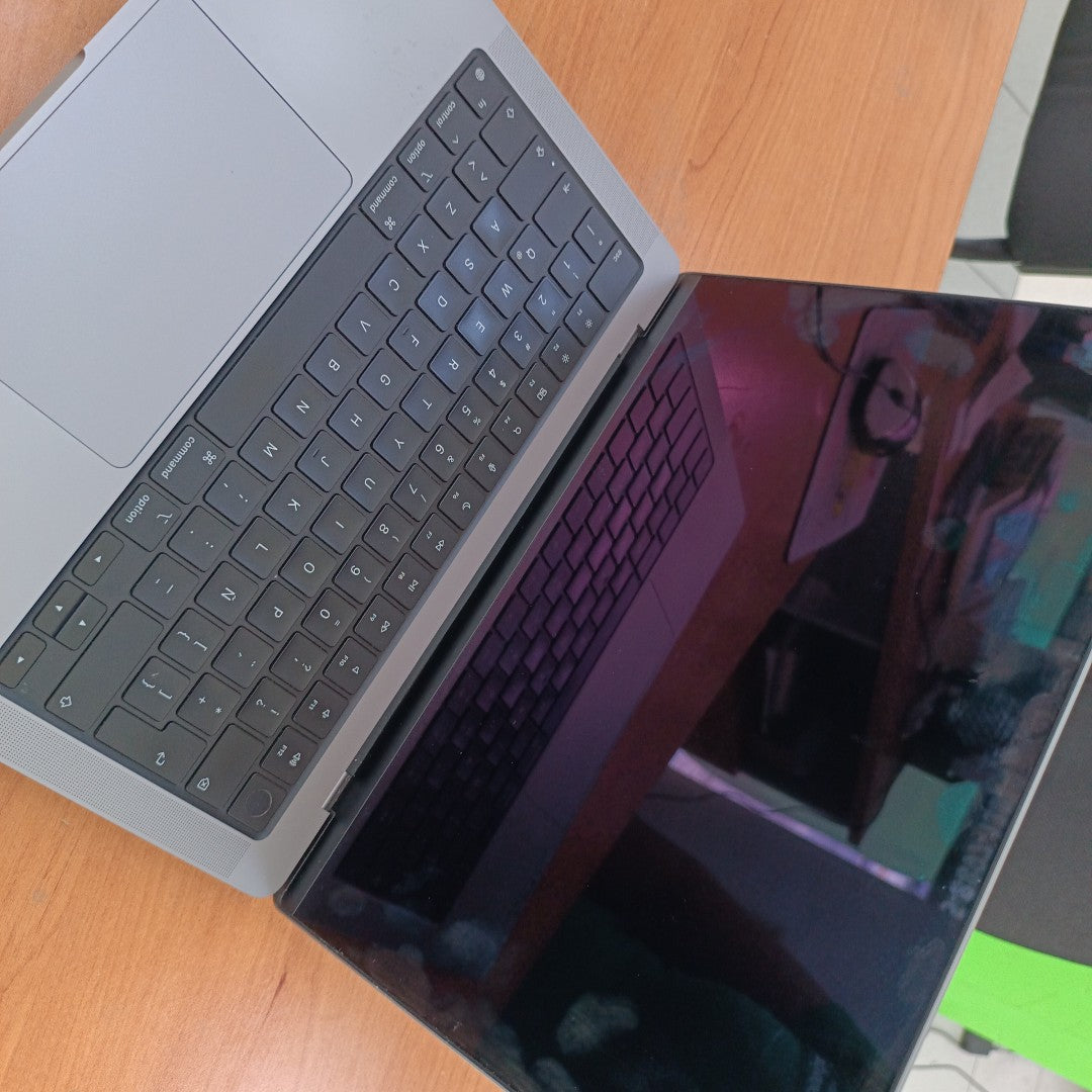 LAPTOP APPLE MACBOOK PRO 14" 2021 3.2 A2442 (8 CPU/14 GPU) 512 GB SSD 16 GB RAM (SEMINUEVO)