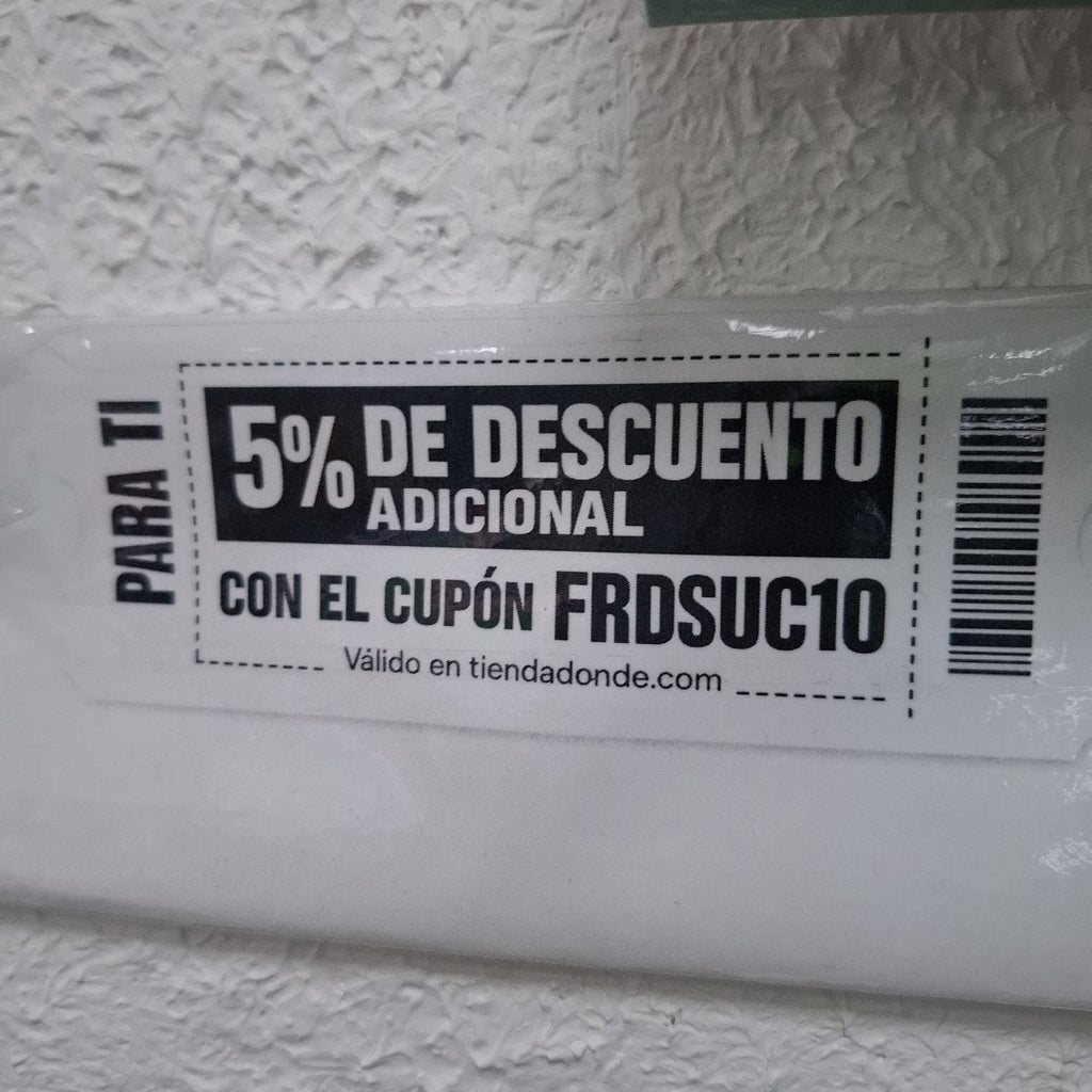 DIJE NIÑA CON CIRCONIAS Y PIEDRAS DE COLOR 10K 1.1 GR (NUEVO)