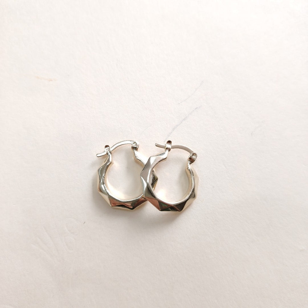 ARETES TEJIDO ARRACADAS FACETADAS 14K 1.7 GR (NUEVO)