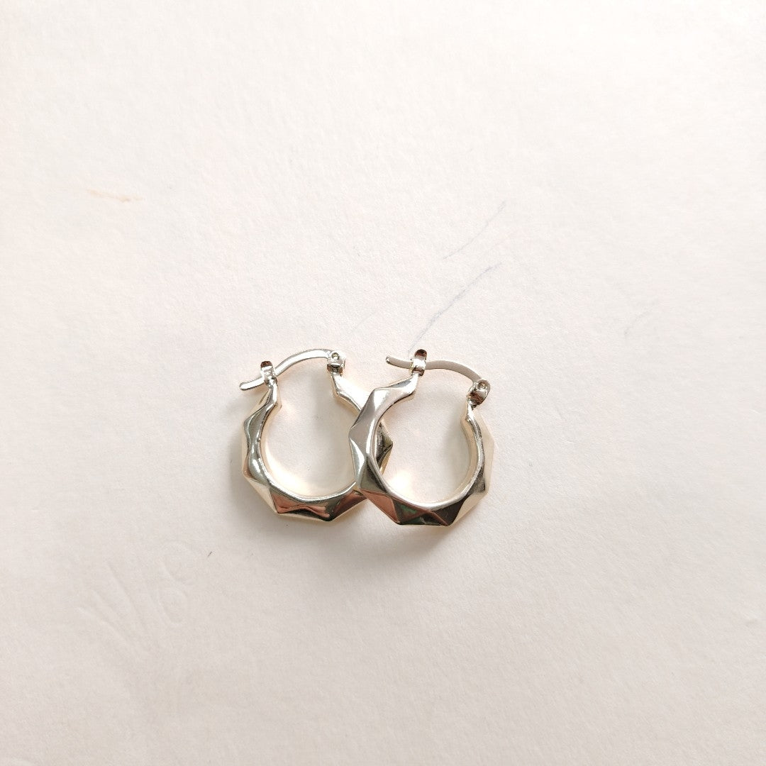 ARETES TEJIDO ARRACADAS FACETADAS 14K 1.7 GR (NUEVO)