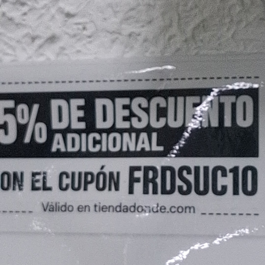 DIJE NIÑO CON CIRCONIAS Y PIEDRAS DE COLOR 10K 0.9 GR (NUEVO)