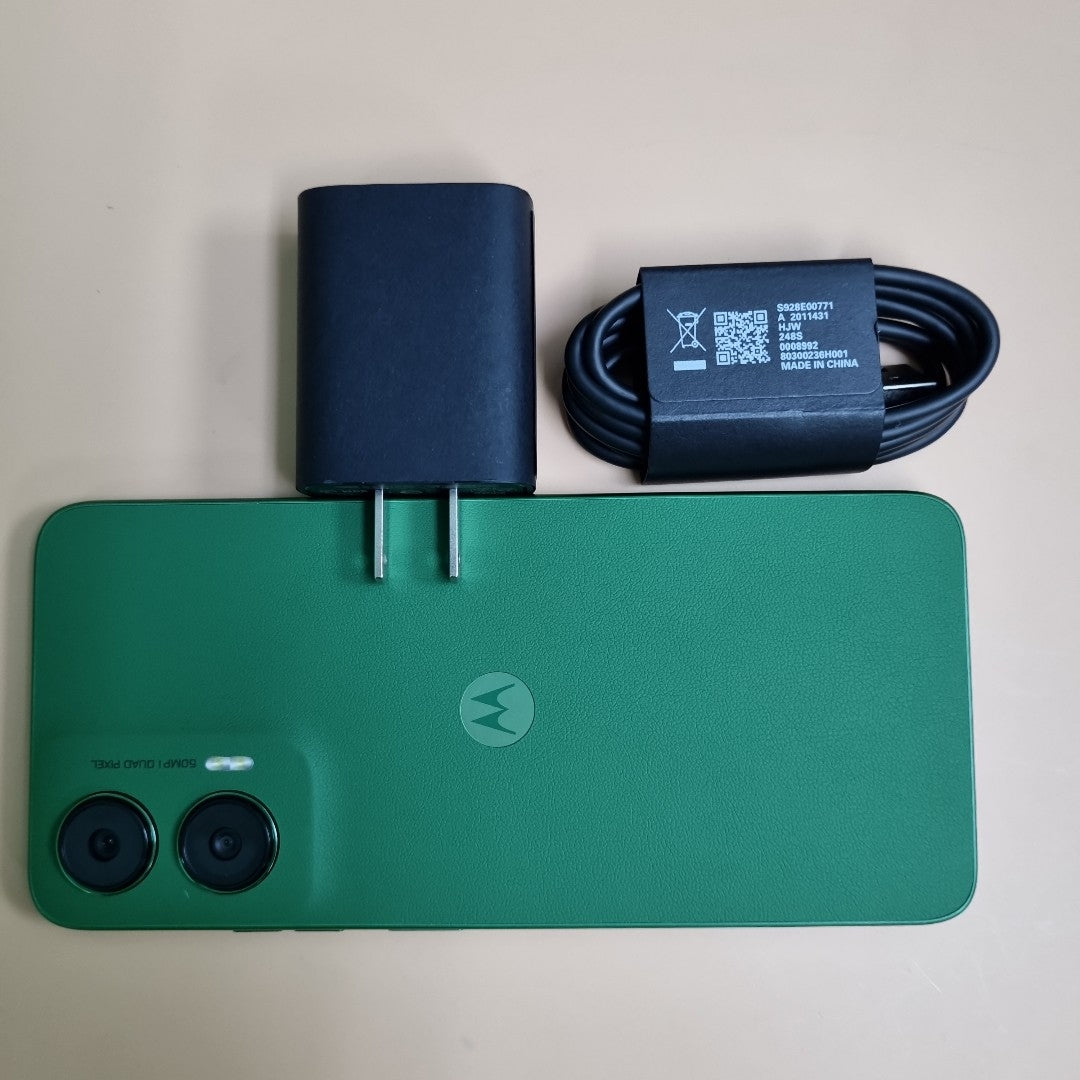 CELULAR MOTOROLA MOTO G35 5G XT2433-2 (2024) 256 GB 4 GB RAM (SEMINUEVO)