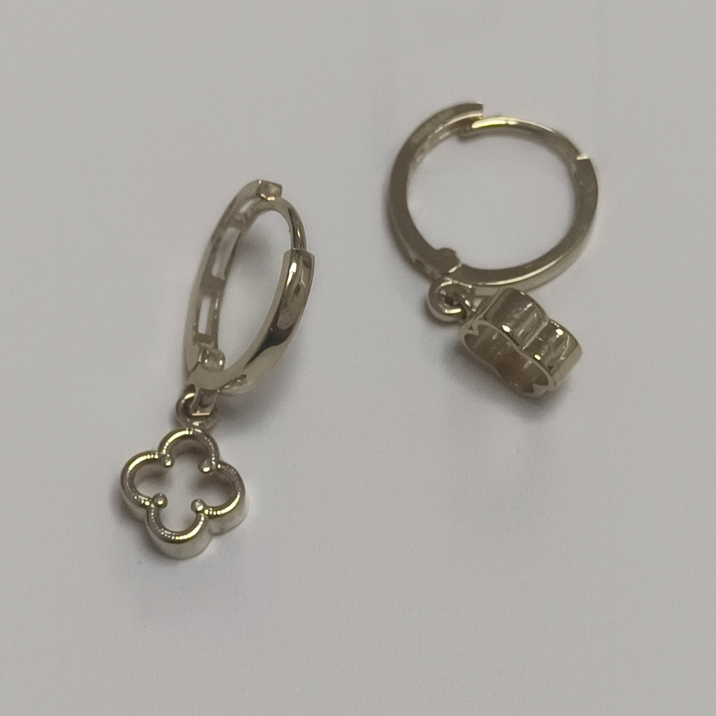 ARETES ARRACADAS CON DIJE 14K 2.4 GR (NUEVO)