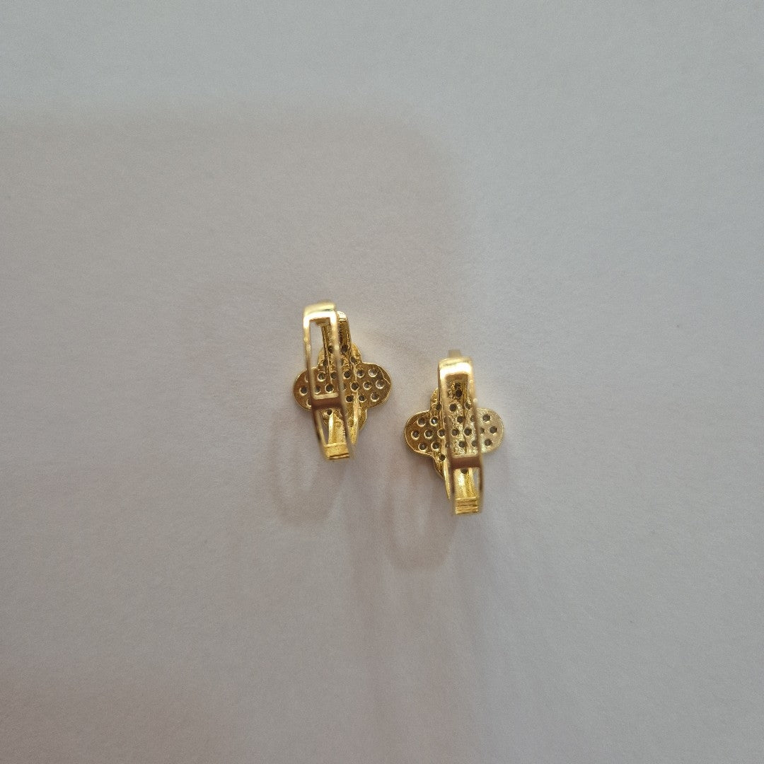 HUGGIES ORO 14K 2.4 (NUEVO)