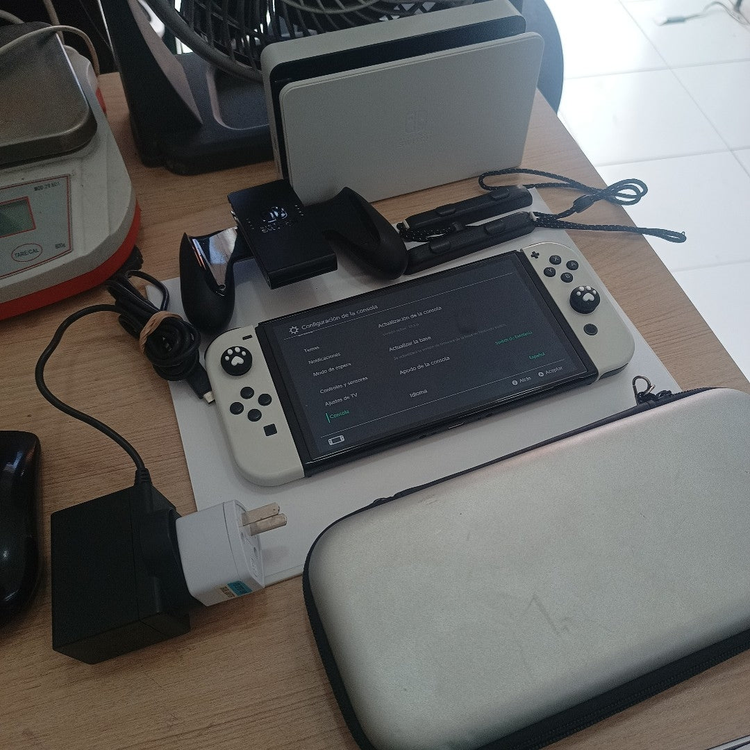 CONSOLA DE VIDEOJUEGO NINTENDO SWITCH OLED 64 GB (SEMINUEVO)