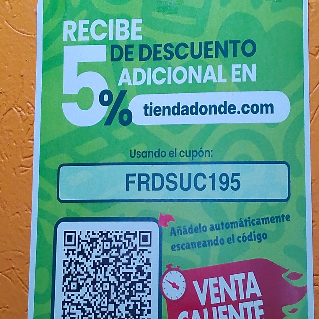 DIJE NIÑA CON CIRCONIAS Y PIEDRAS DE COLOR 10K 1 GR (NUEVO)
