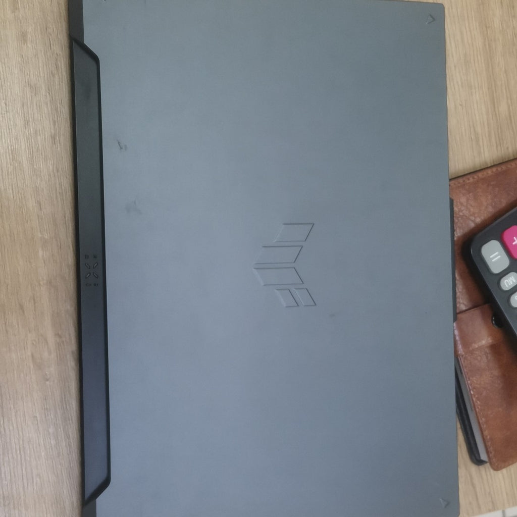 LAPTOP ASUS TUF GAMING F16 FX607VJ-RL023W (2025) 1 TB SSD 16 GB RAM (SEMINUEVO)