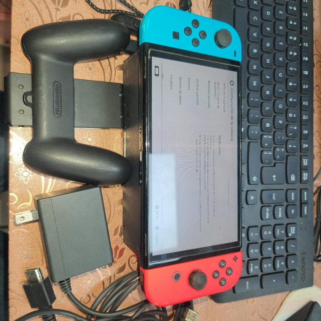 CONSOLA DE VIDEOJUEGO NINTENDO SWITCH OLED 64 GB (SEMINUEVO)