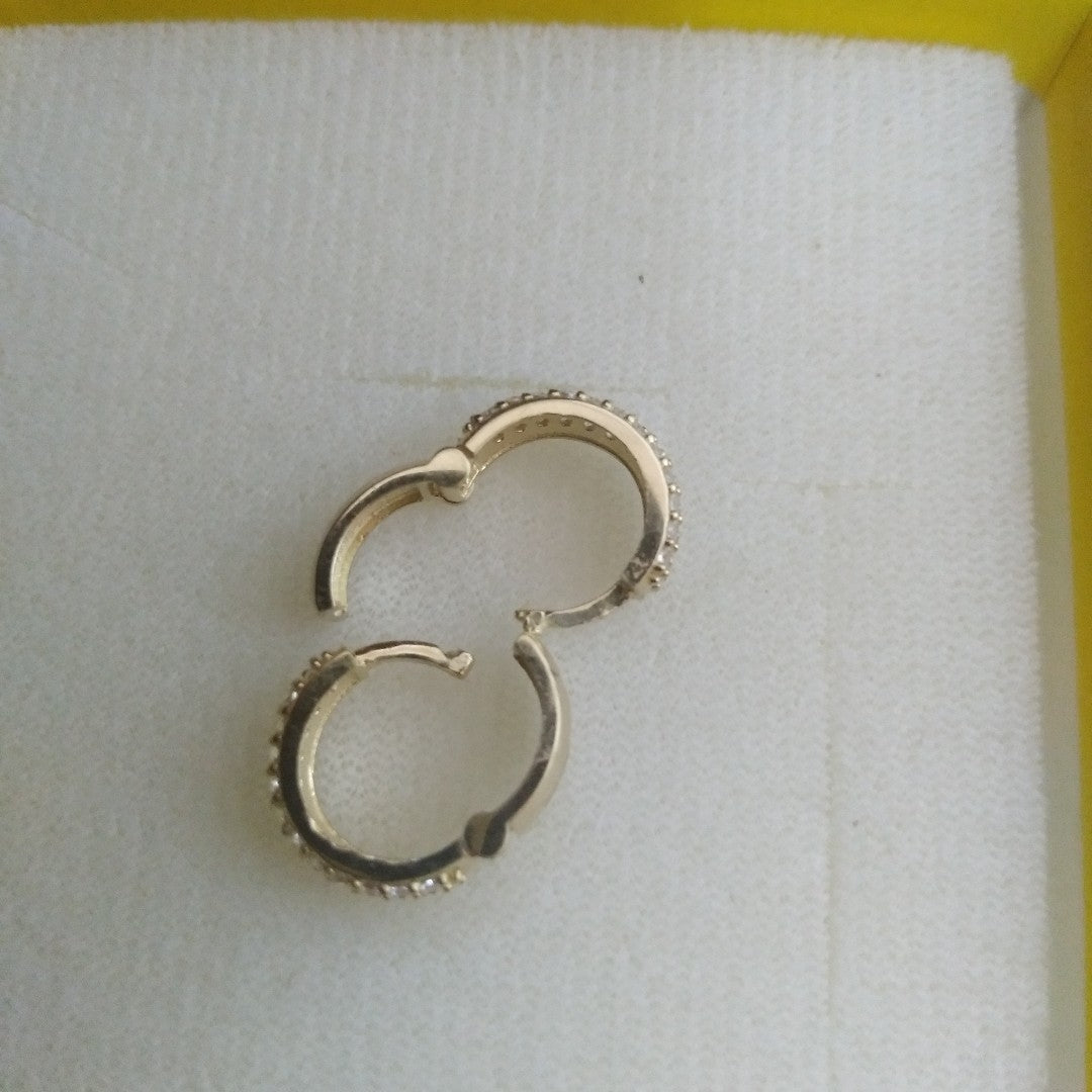 ARETES HUGGIE CON CIRCONIAS 14K 2 GR (NUEVO)