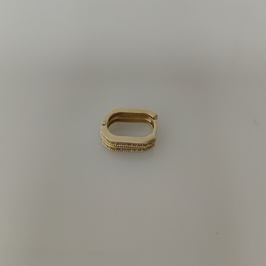 ARETES HUGGIES OVALADA C CIRCONIAS 14K 2.4 GR (NUEVO)