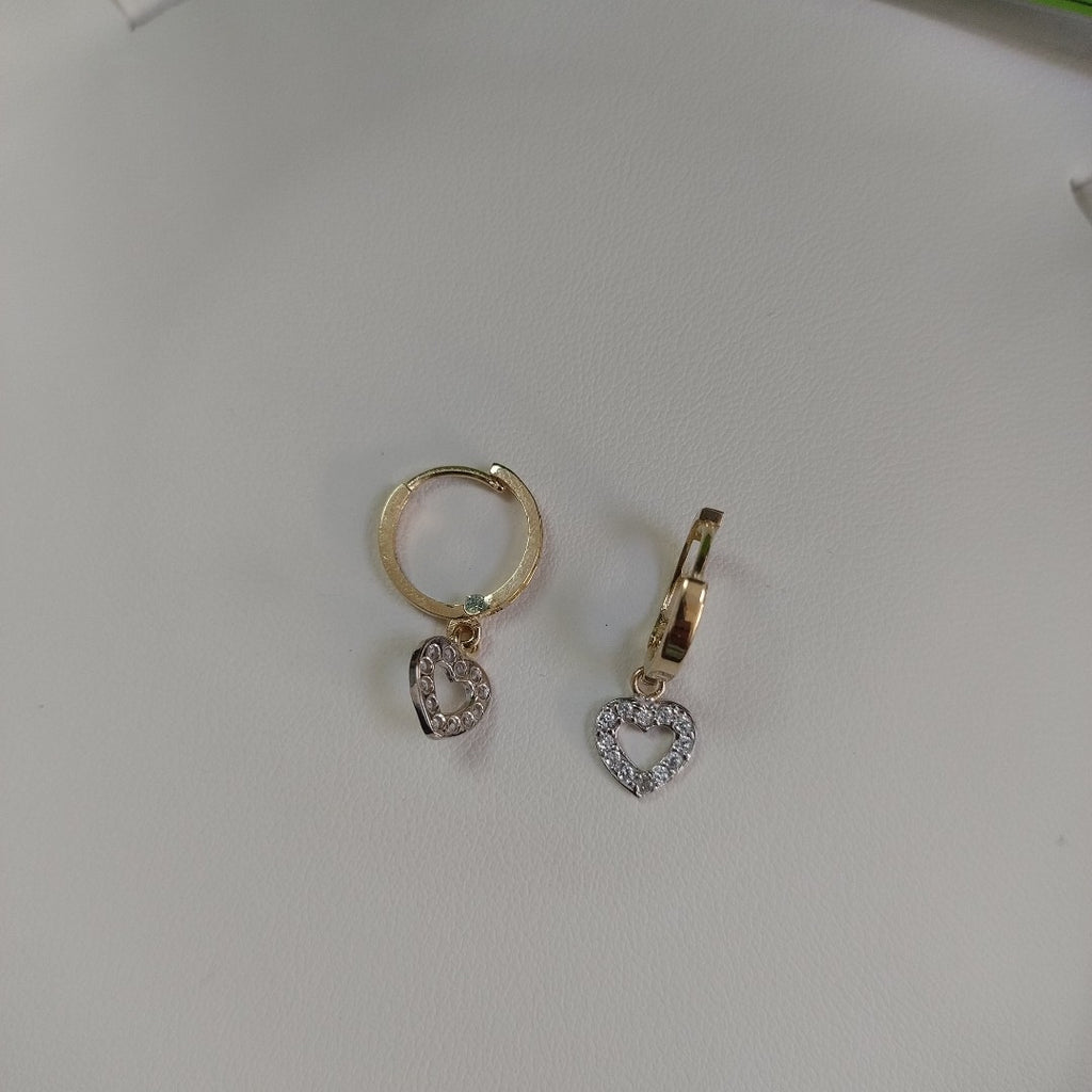 ARETES HUGGIES CON DIJE CORAZON Y CIRCONIAS 14K 2.2 GR (NUEVO)