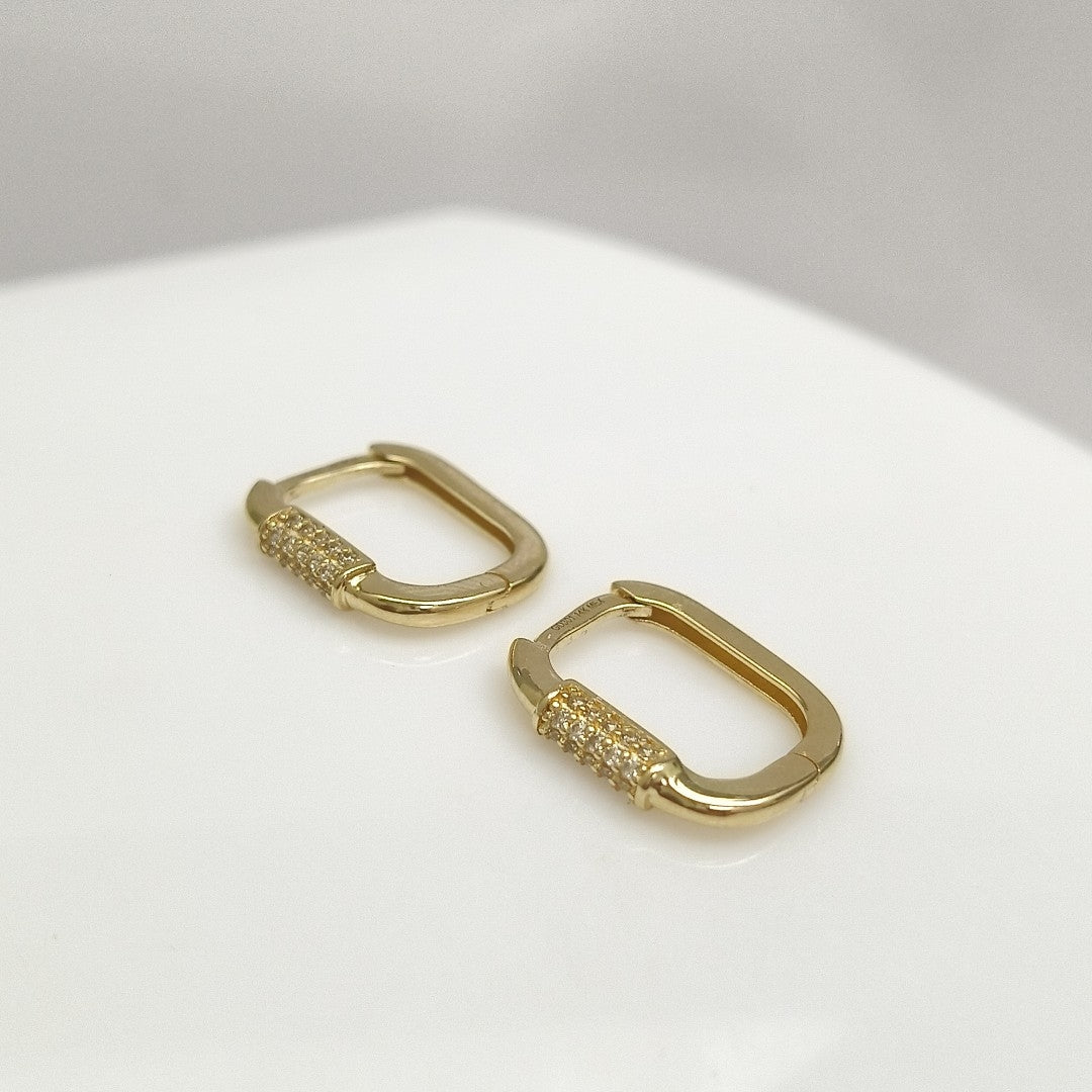 ARETES HUGGIES OVALADA C CIRCONIAS 14K 2.4 GR (NUEVO)