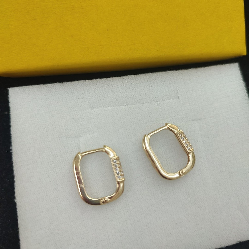 ARETES HUGGIES OVALADA C CIRCONIAS 14K 2.4 GR (NUEVO)