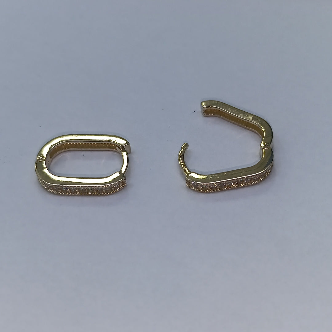 ARETES HUGGIES OVALADA C CIRCONIAS 14K 2.5 GR (NUEVO)